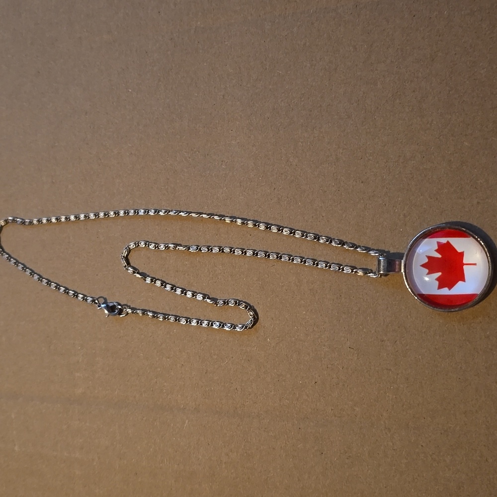 Fashion Silver Maple Leaf Pendant Necklace